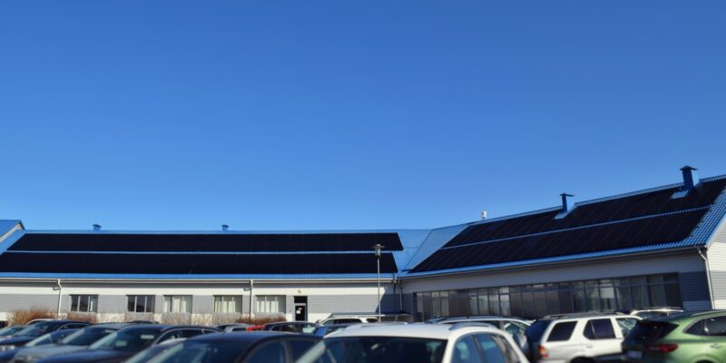 Kuldīgas Slimnīcā uzstādīta saules elektrostacija ar viedo vadības sistēmu